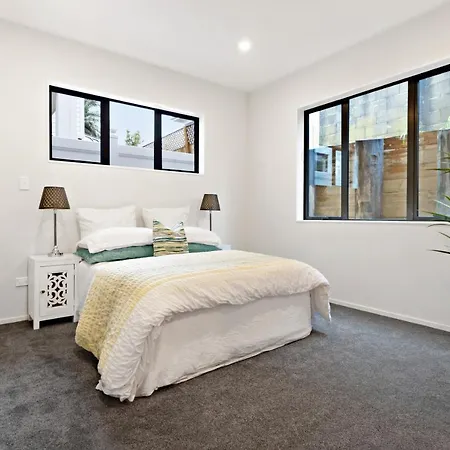 Self Contained Unit - New Property Make Your Stay Comfortable